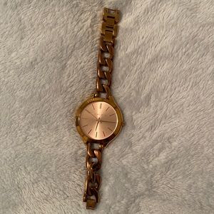 Micheal Kors watch (Authentic) been worn a couple of times no flaws whatsoever.